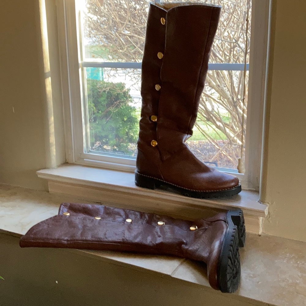 Really nice rusty boot snaps up no zipper